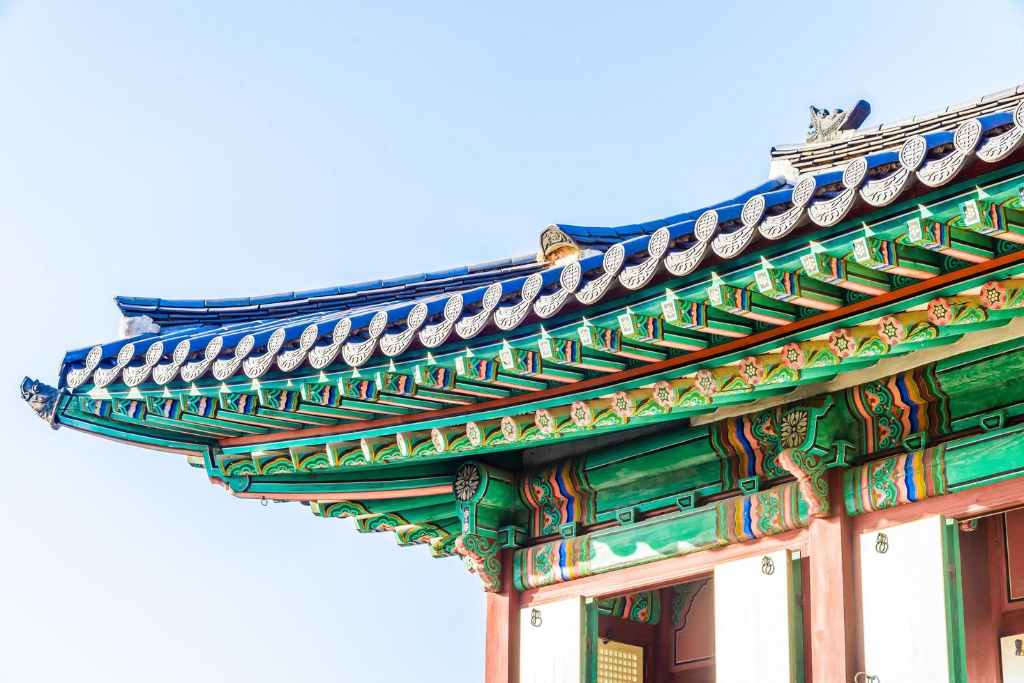 edificios en el palacio changdeokgung en la ciudad de seúl, corea del sur foto