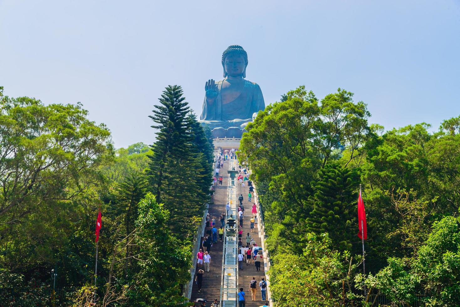 estatua gigante de buda en hong kong, china foto