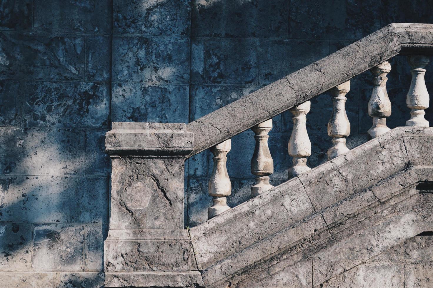 Arquitectura de escaleras en la calle en la ciudad de Bilbao, España foto