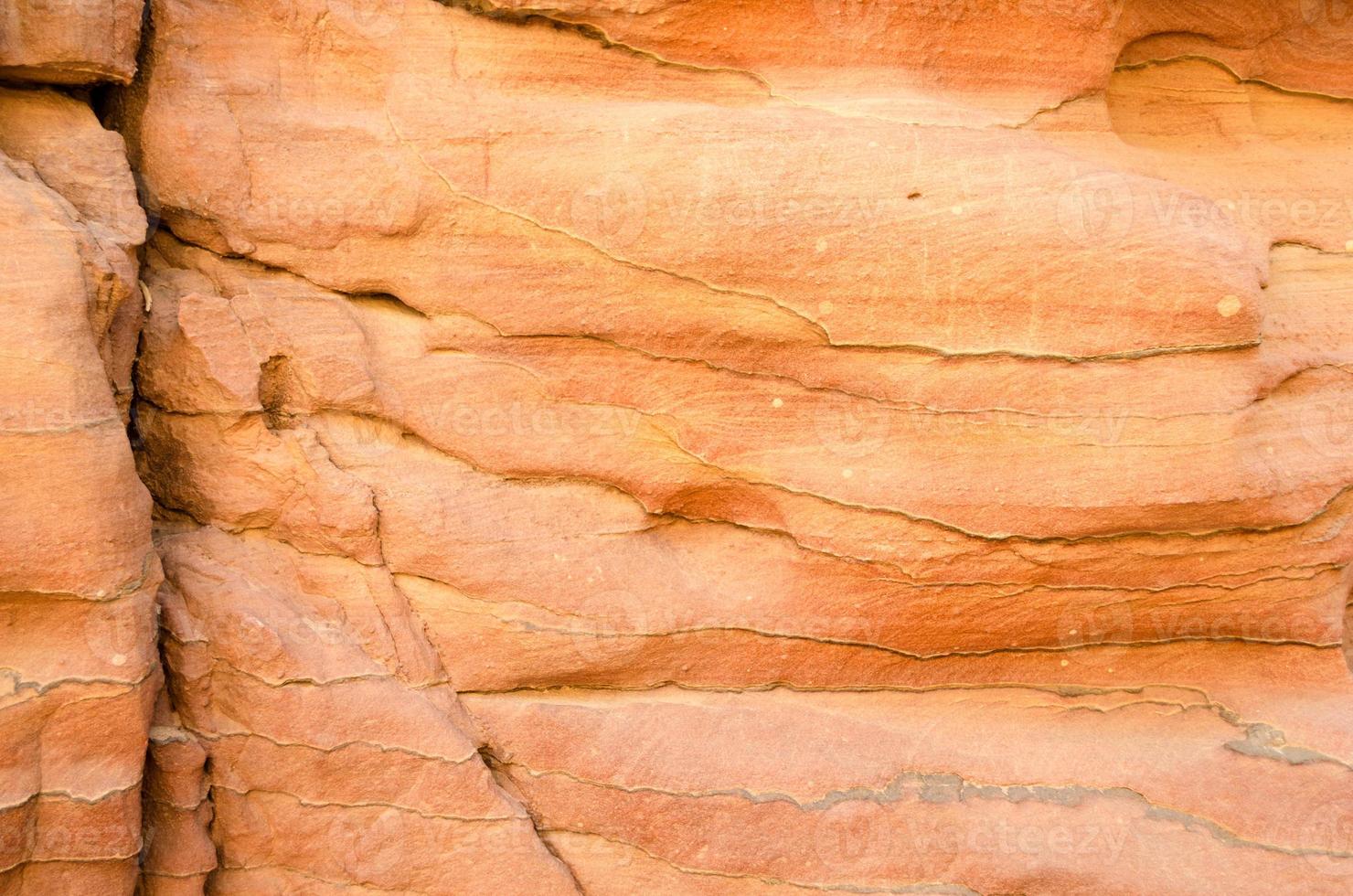 superficie de piedra agrietada foto