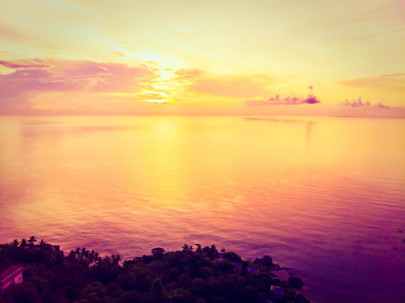 Vista aérea del mar en la isla de Koh Samui, Tailandia foto