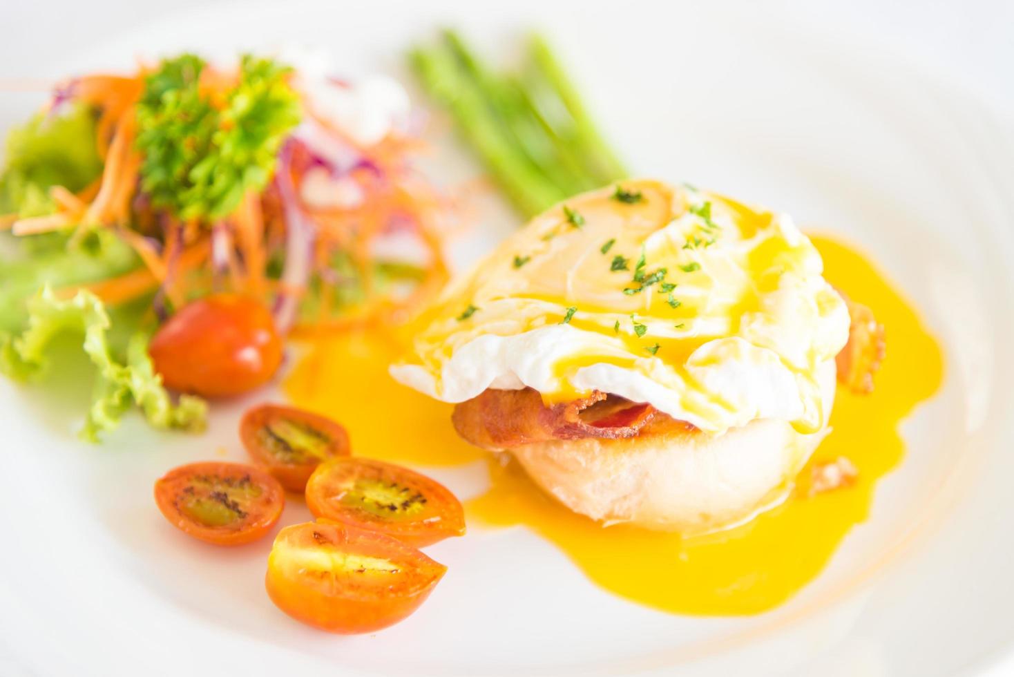 huevos benedictinos para el desayuno foto