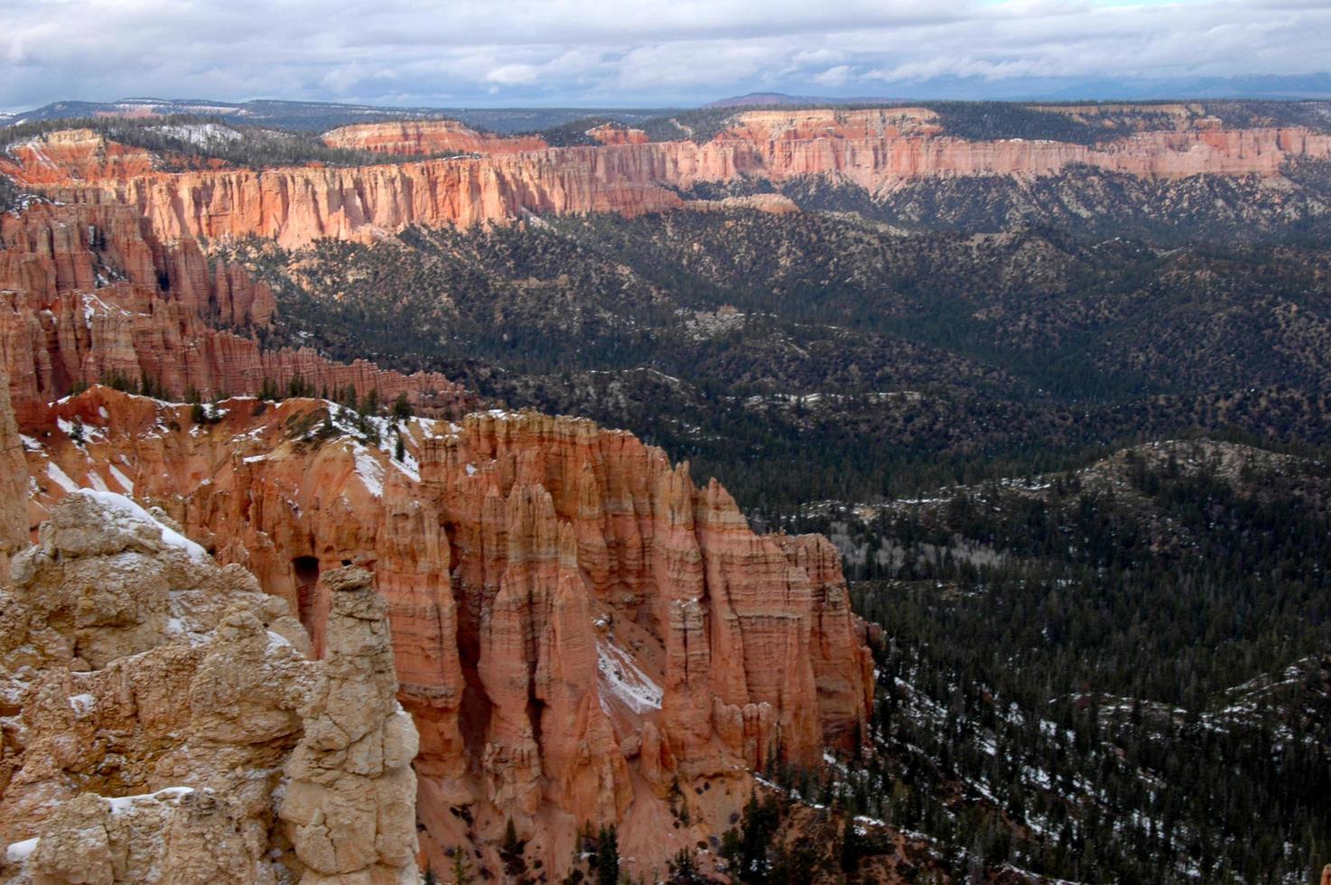 Parque Nacional Bryce Canyon en invierno foto