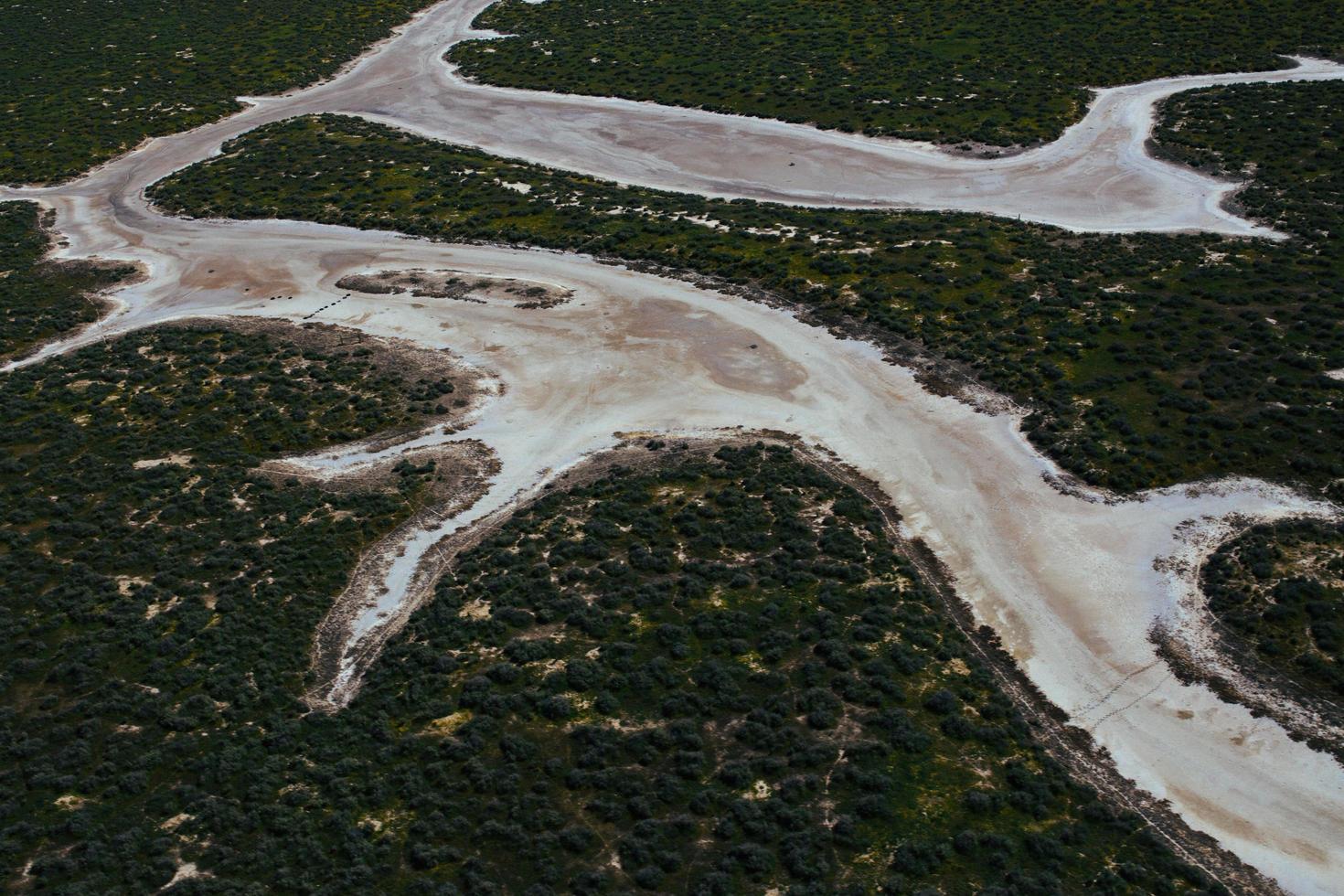 vista aérea de un río seco foto