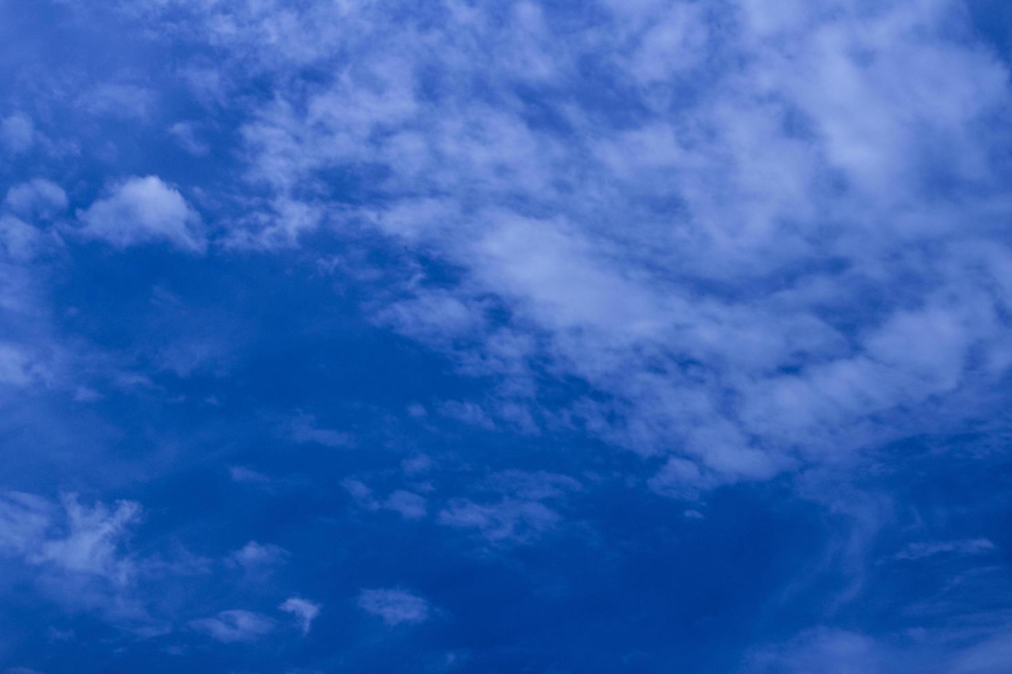 cielo azul nubes foto