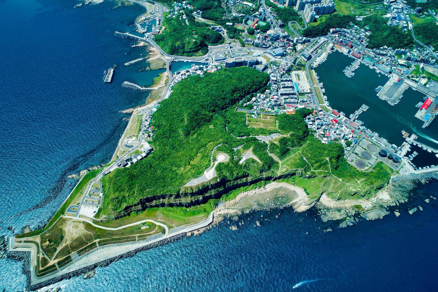 Taiwán 2018- vista aérea de la costa noreste de Taiwán en la ciudad de Keelung foto