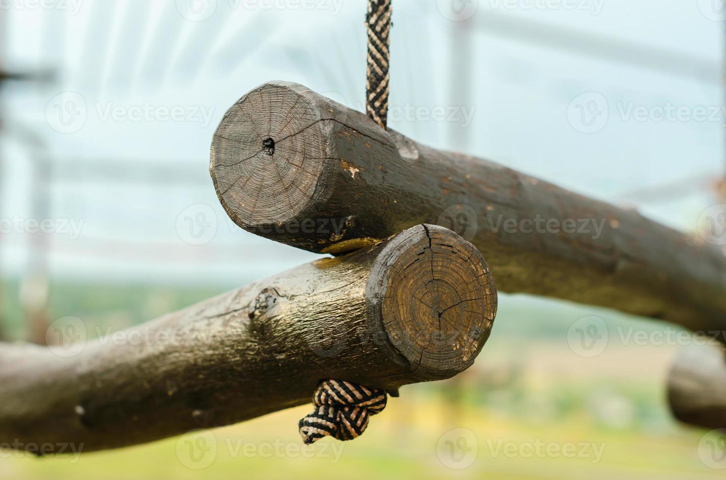 troncos de madera y cuerda foto