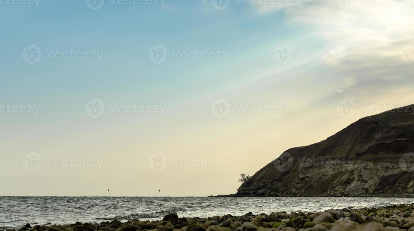 paisaje marino con cielo de otoño foto