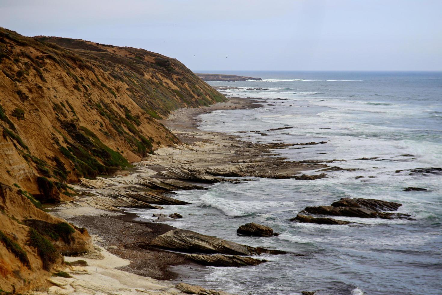 acantilados en la costa central de california foto