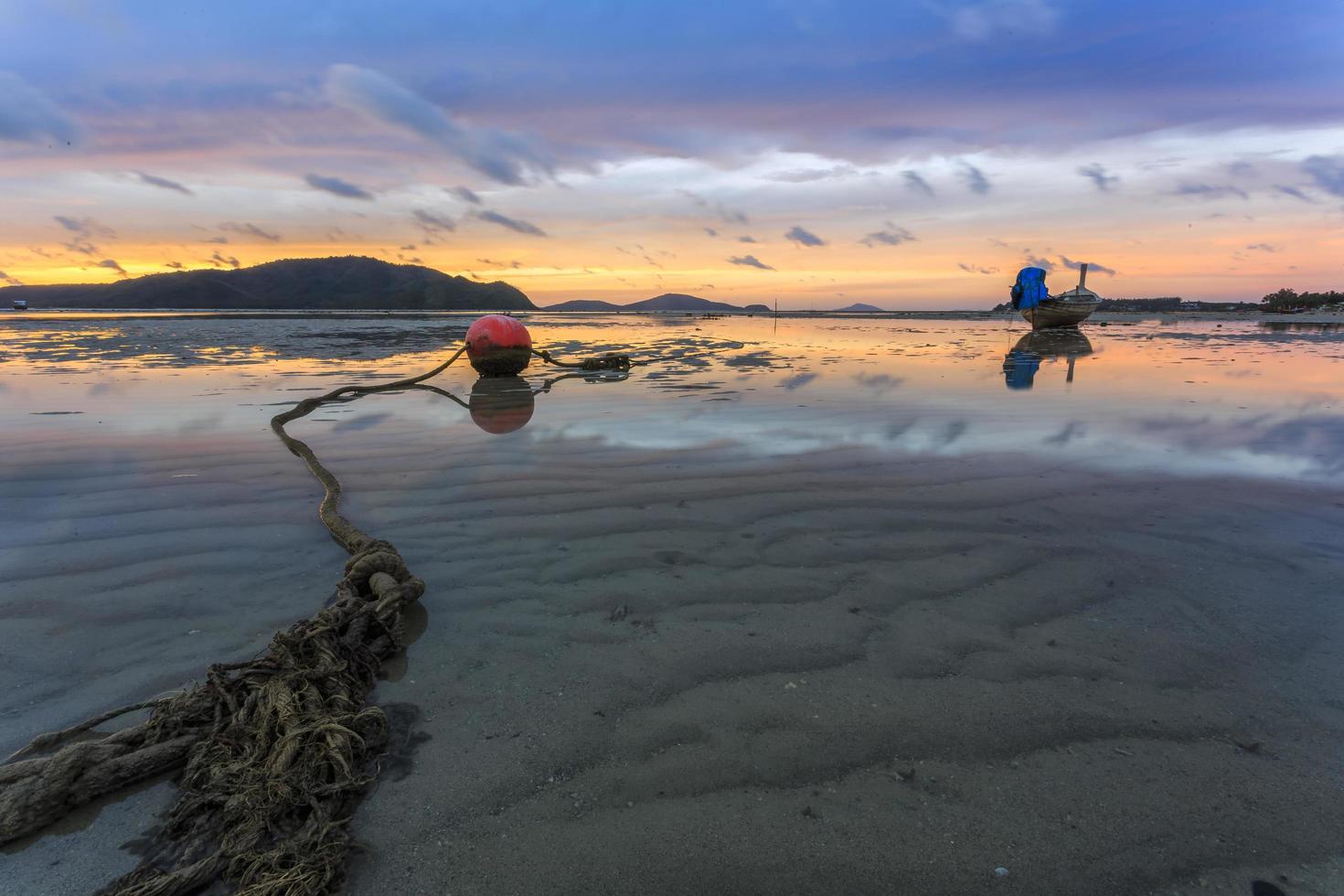 Tailandia naturaleza amanecer en la playa foto