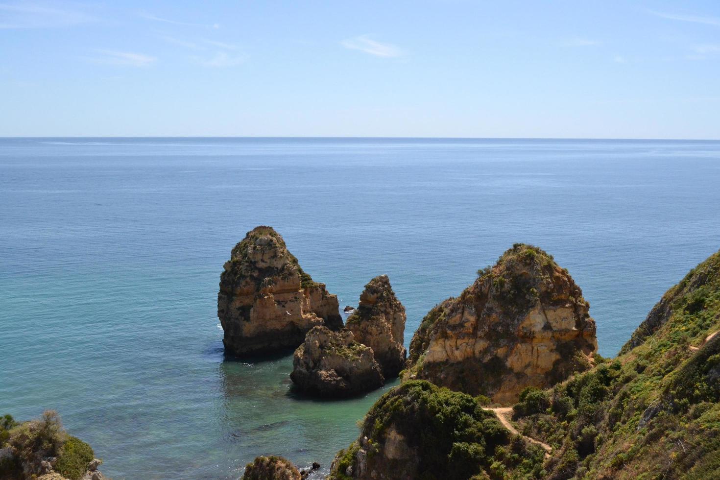 vista al mar desde el acantilado foto