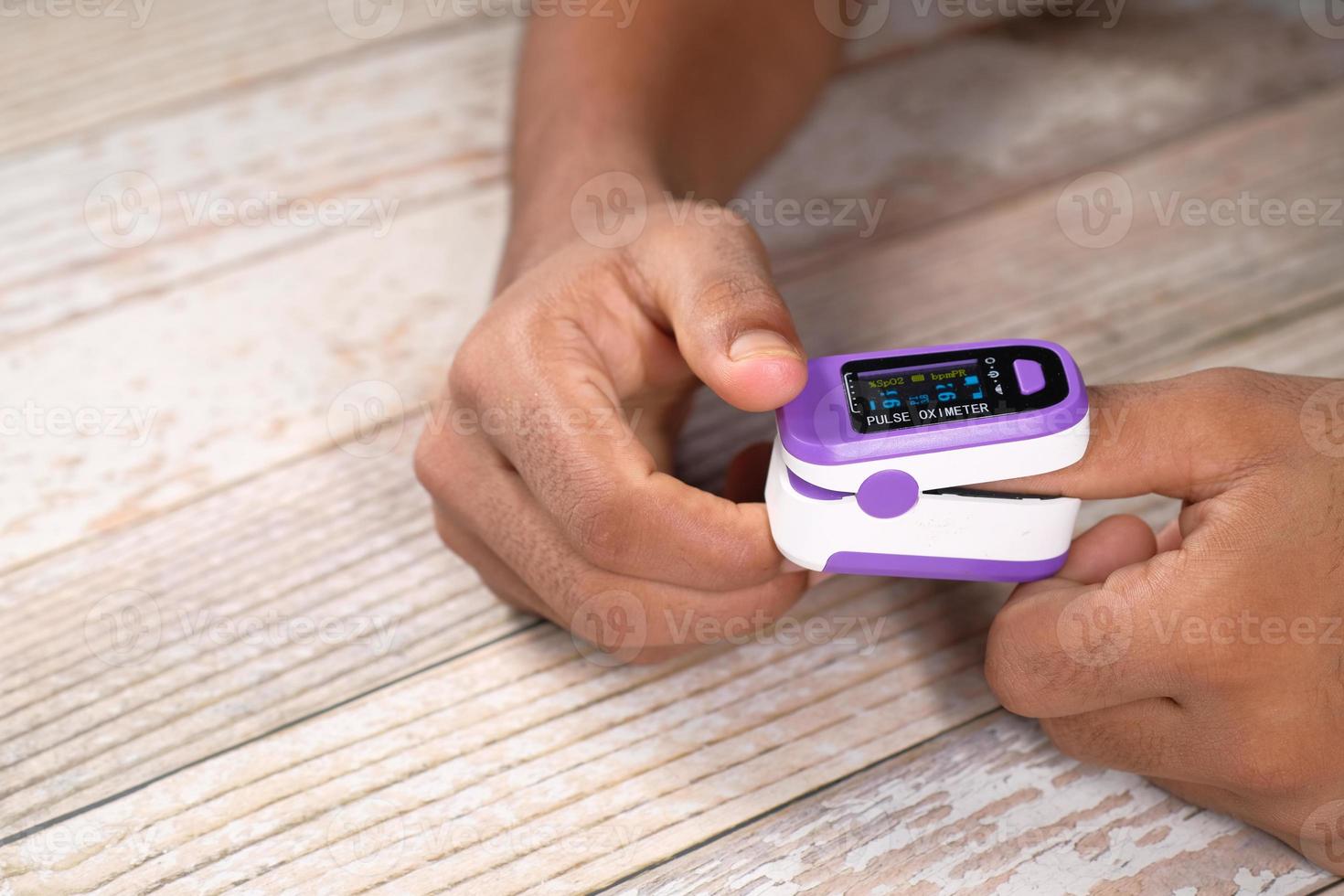 Hand using pulse oximeter photo