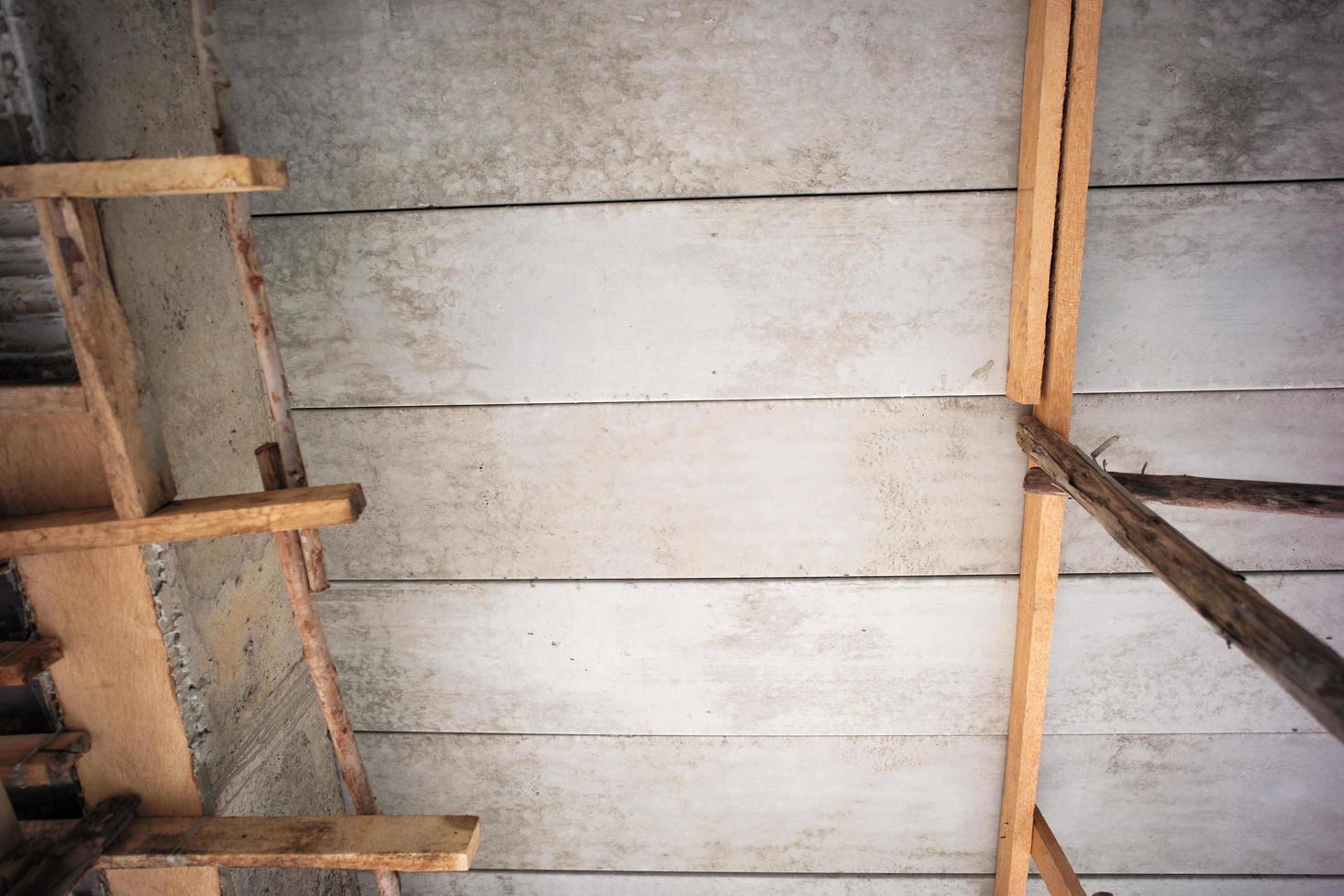 perspectiva de la estructura interior de la casa en construcción foto