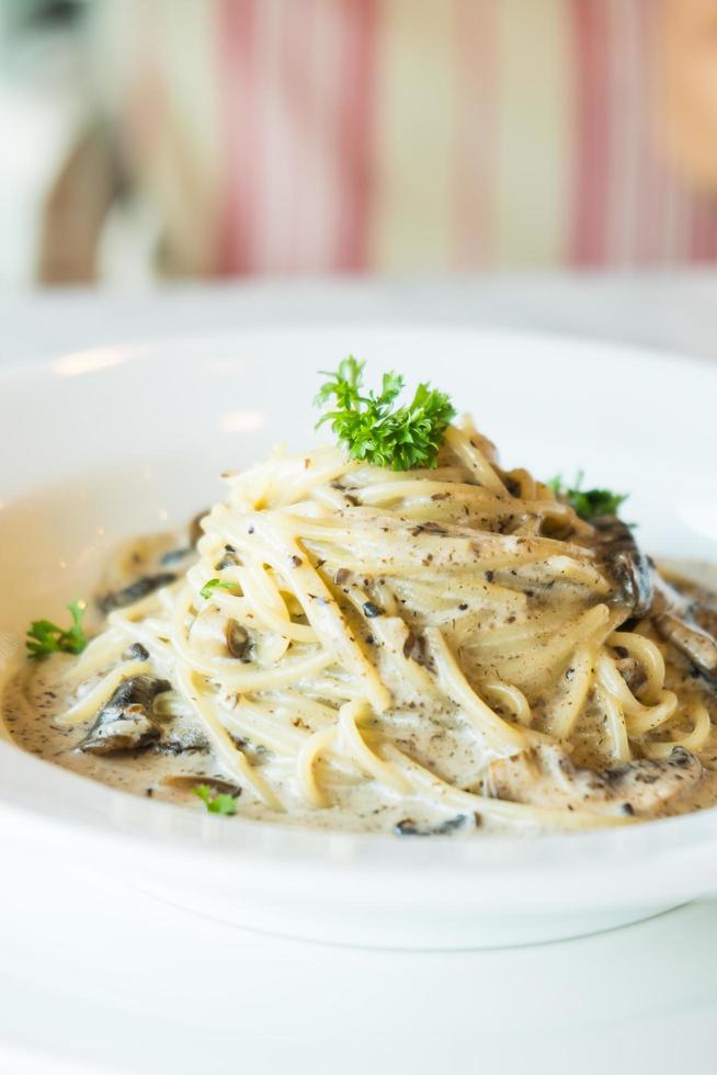 Spaghetti cream sauce with truffle mushroom photo