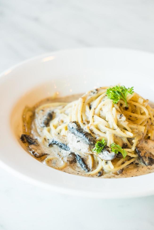 Spaghetti cream sauce with truffle mushroom photo