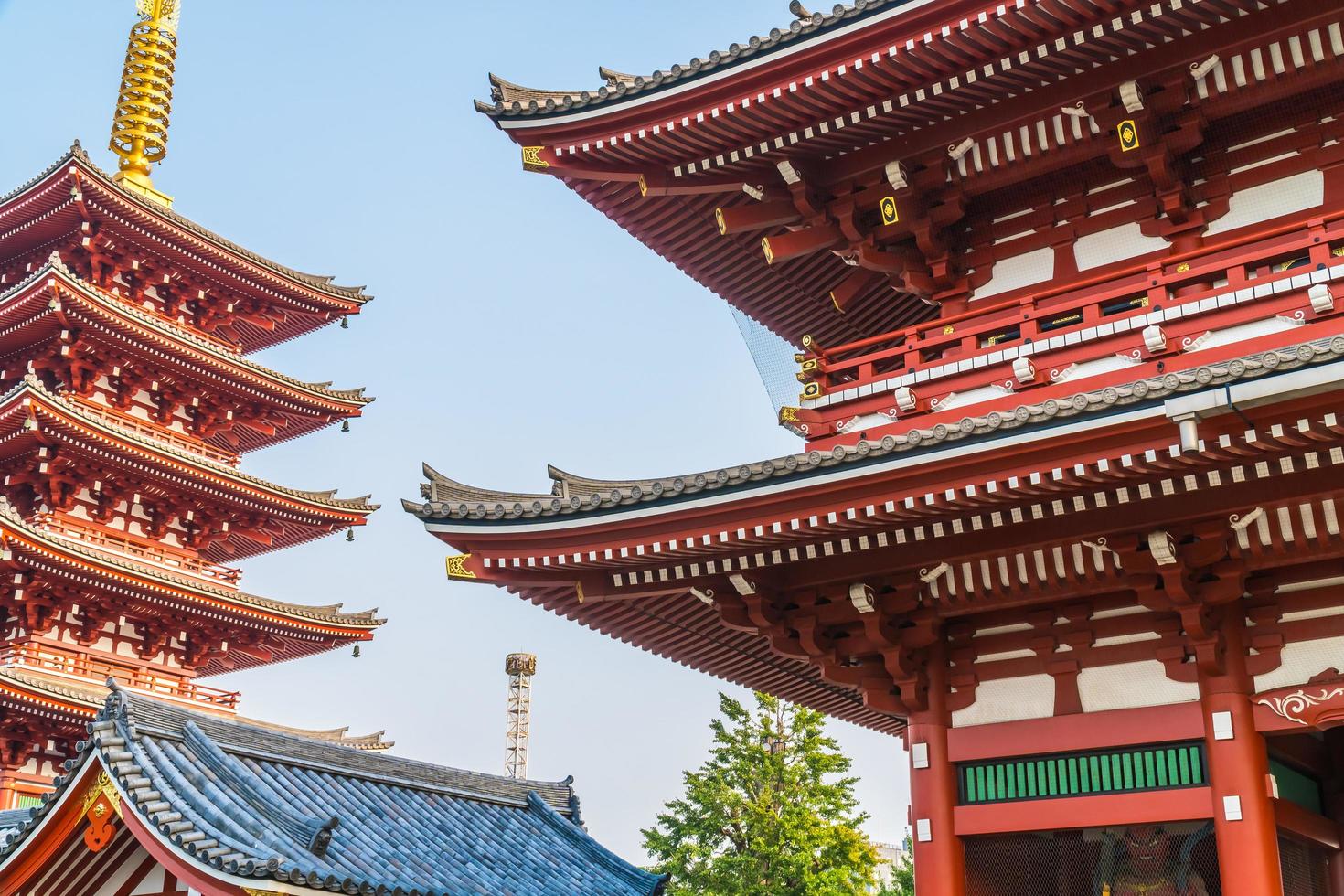 Templo sensoji en el área de Asakusa de Tokio, Japón foto