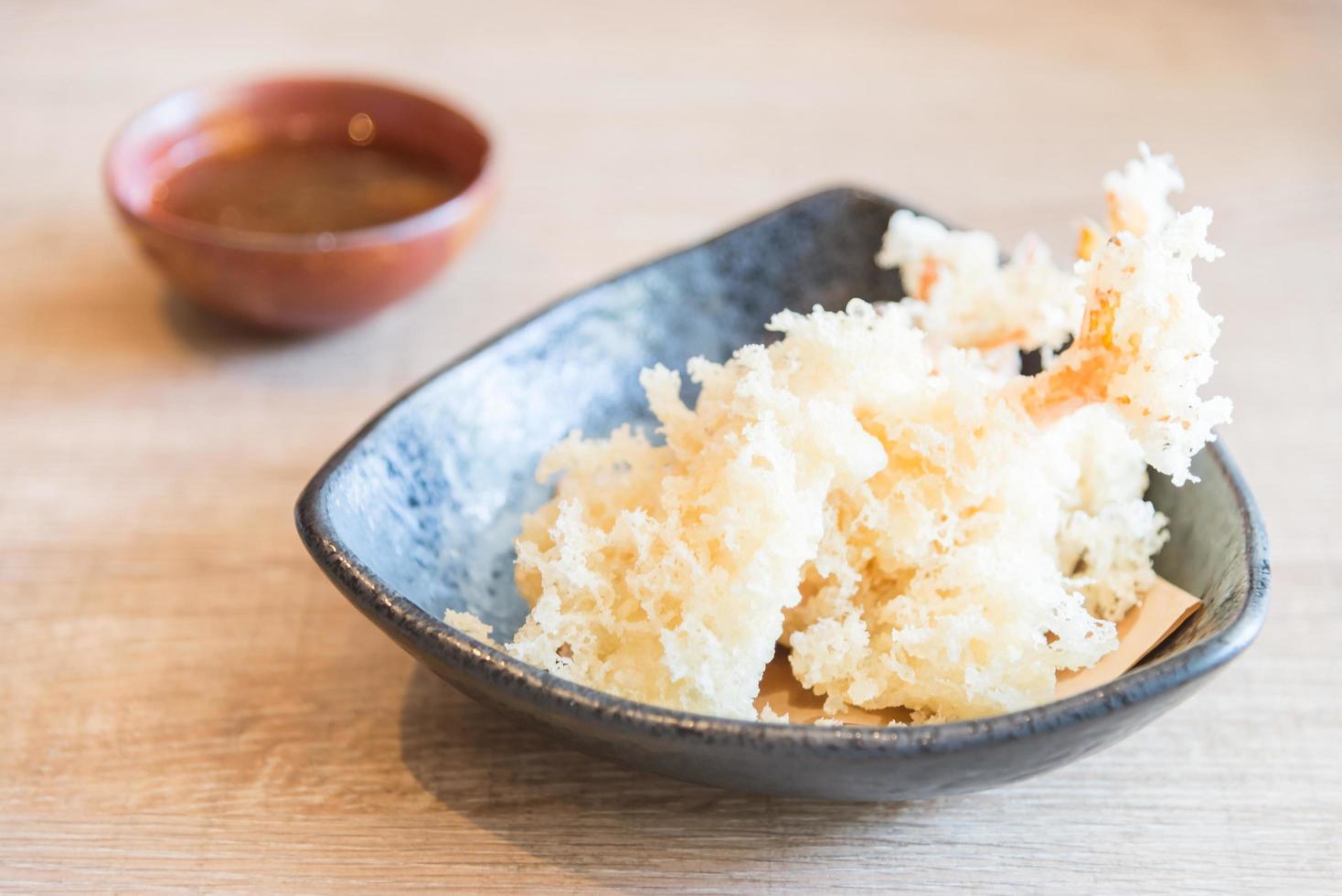 tempura de camarones fritos foto