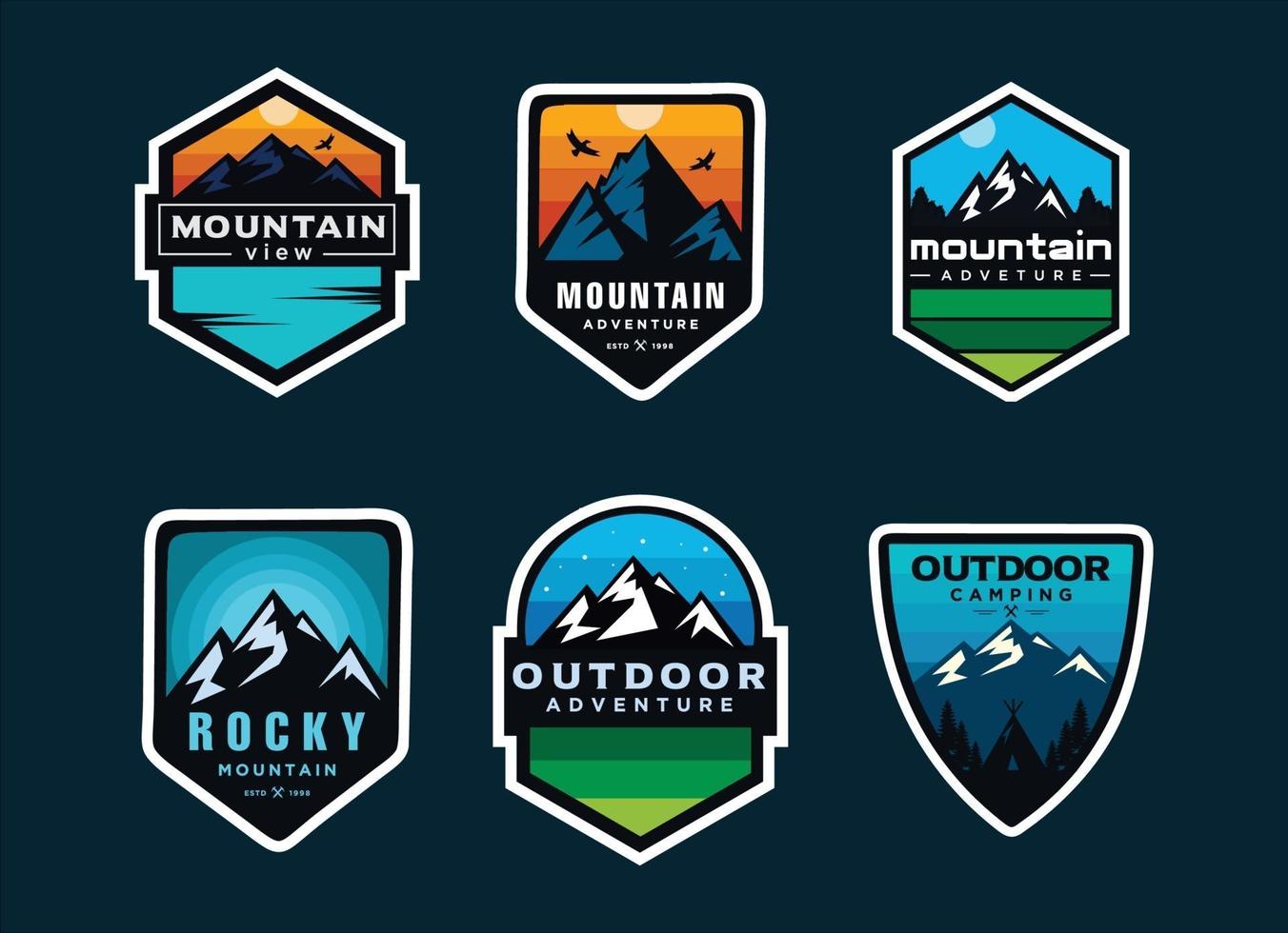 conjunto de montaña logo aventura al aire libre, insignias, pancartas, emblema vector