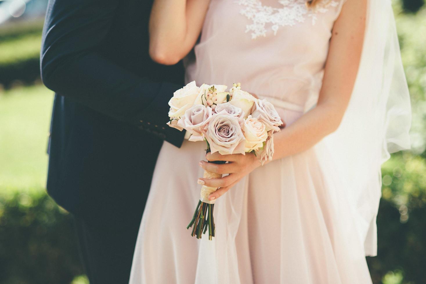 Married couple with pink bouquet photo