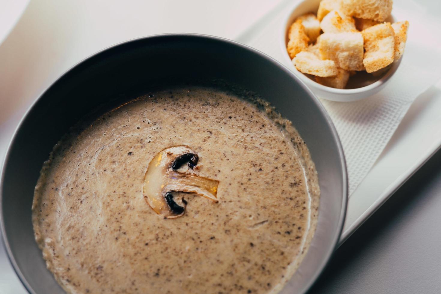 sopa de crema de champiñones foto