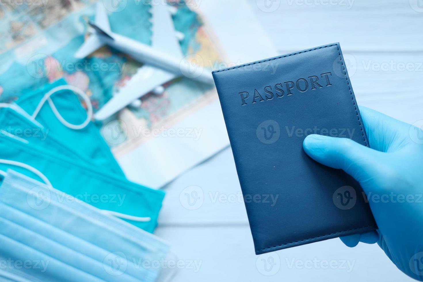 pasaporte en mano, concepto de viaje foto