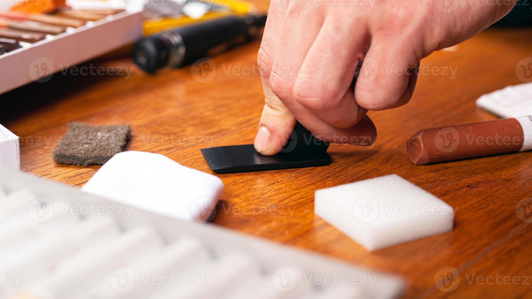 reparación y restauración de laminado y parquet foto