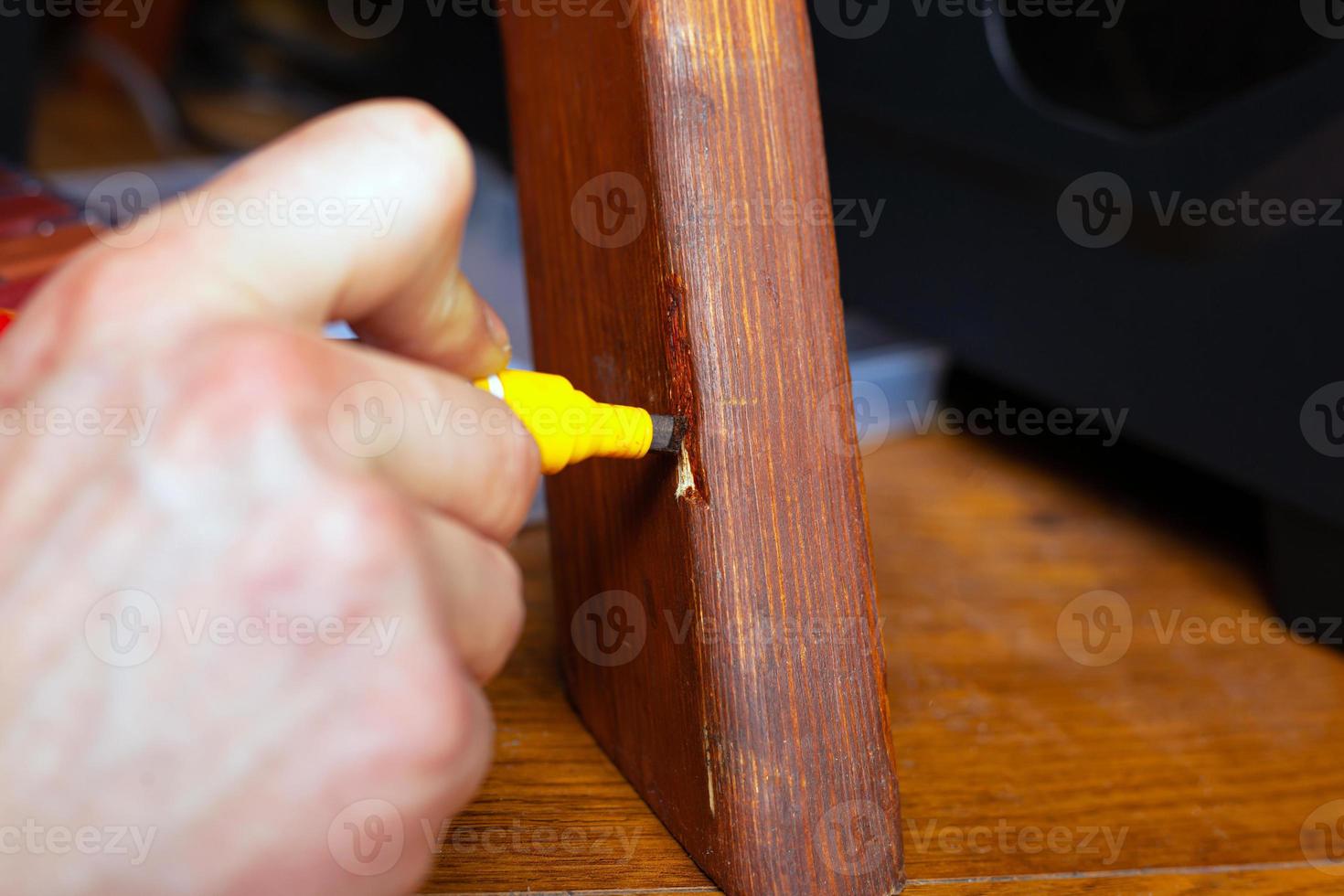 restauración y reparación de muebles de madera foto