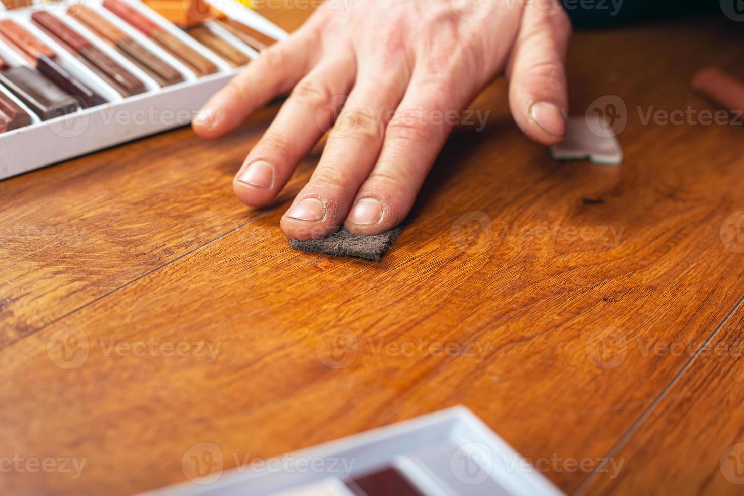 reparación y restauración de laminado y parquet foto