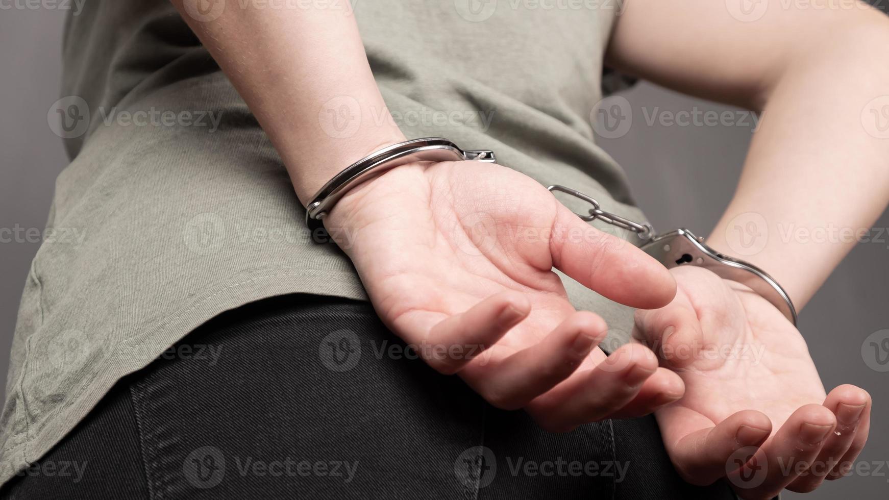 Prisoner woman, prisoner handcuffed photo