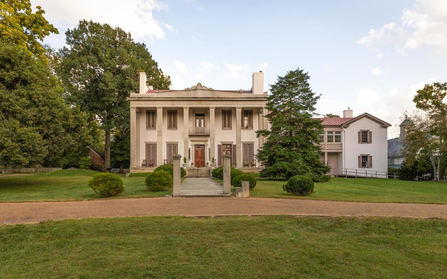 Mansión de 200 años en la plantación belle meade - vista amplia foto