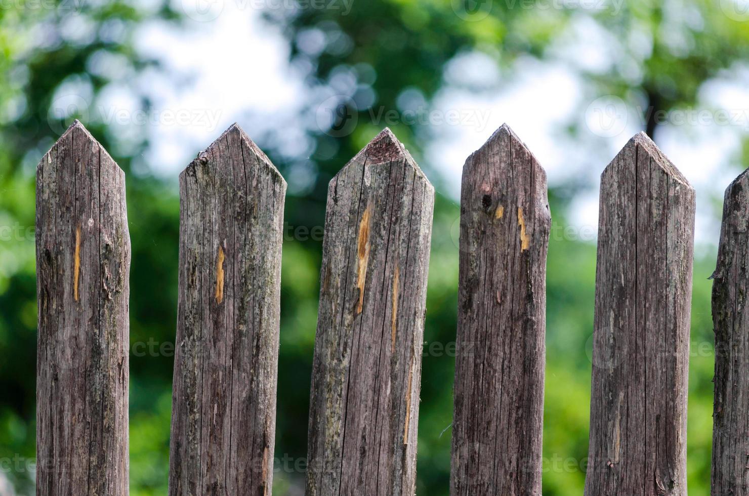 valla de madera durante el día foto