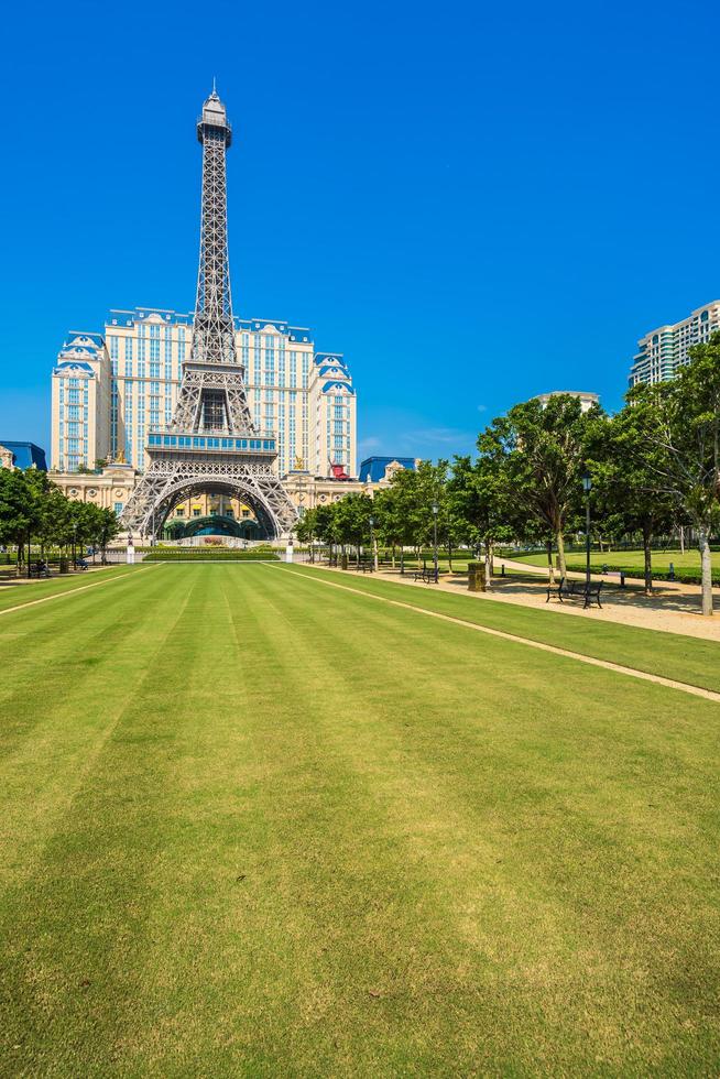 Hito de la torre Eiffel del hotel y resort parisino en la ciudad de Macao, China foto