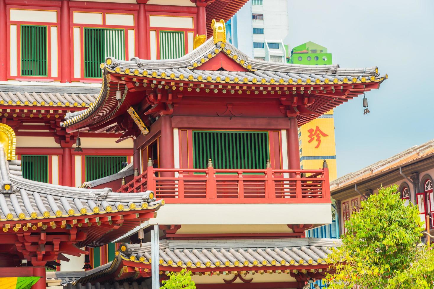 hermoso templo del diente de buda en singapur foto