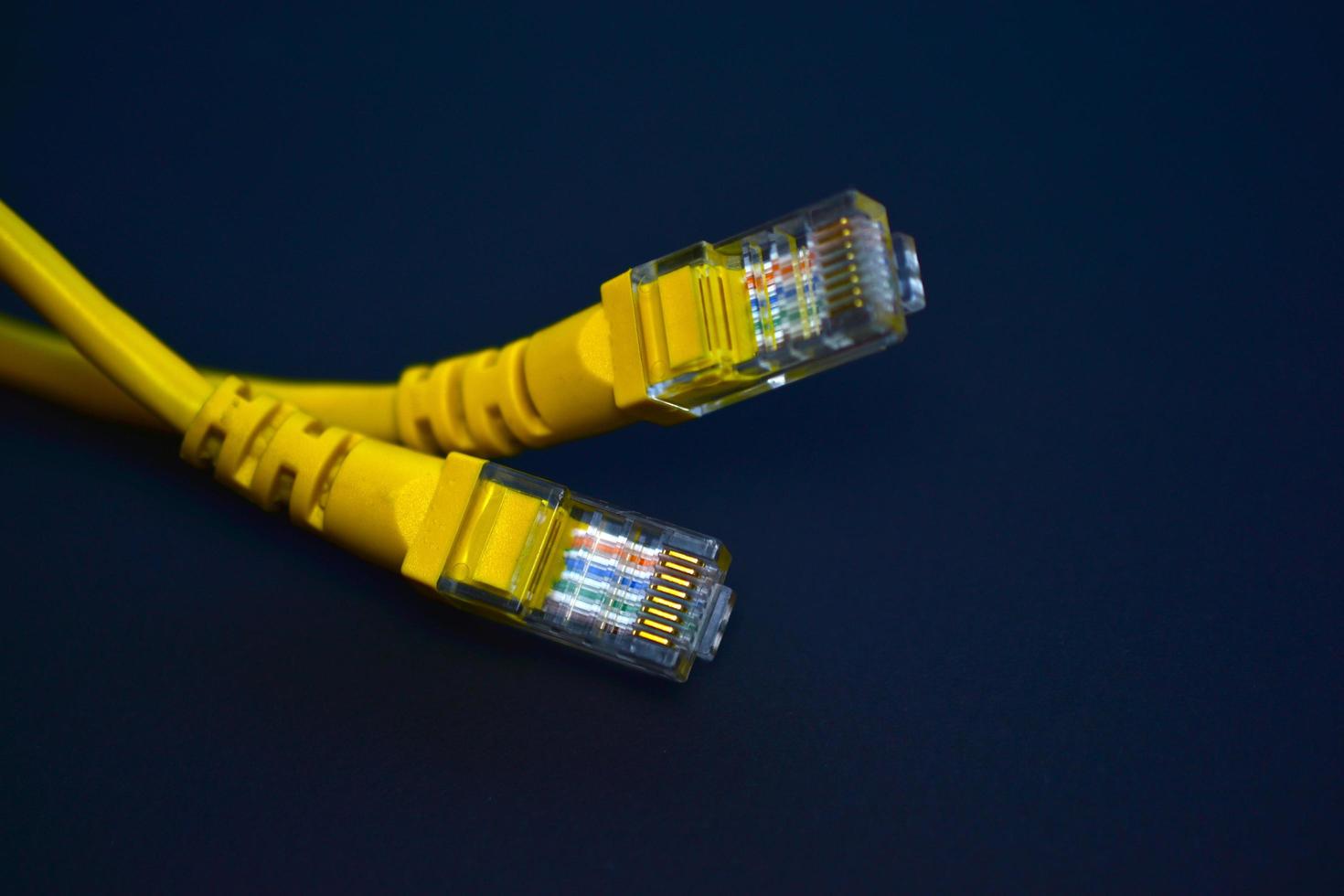 primer plano de cable de internet ethernet foto