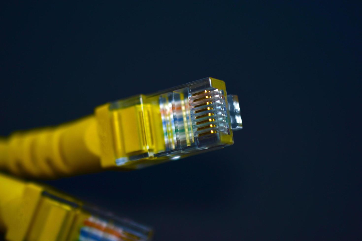 primer plano de cable de internet ethernet foto