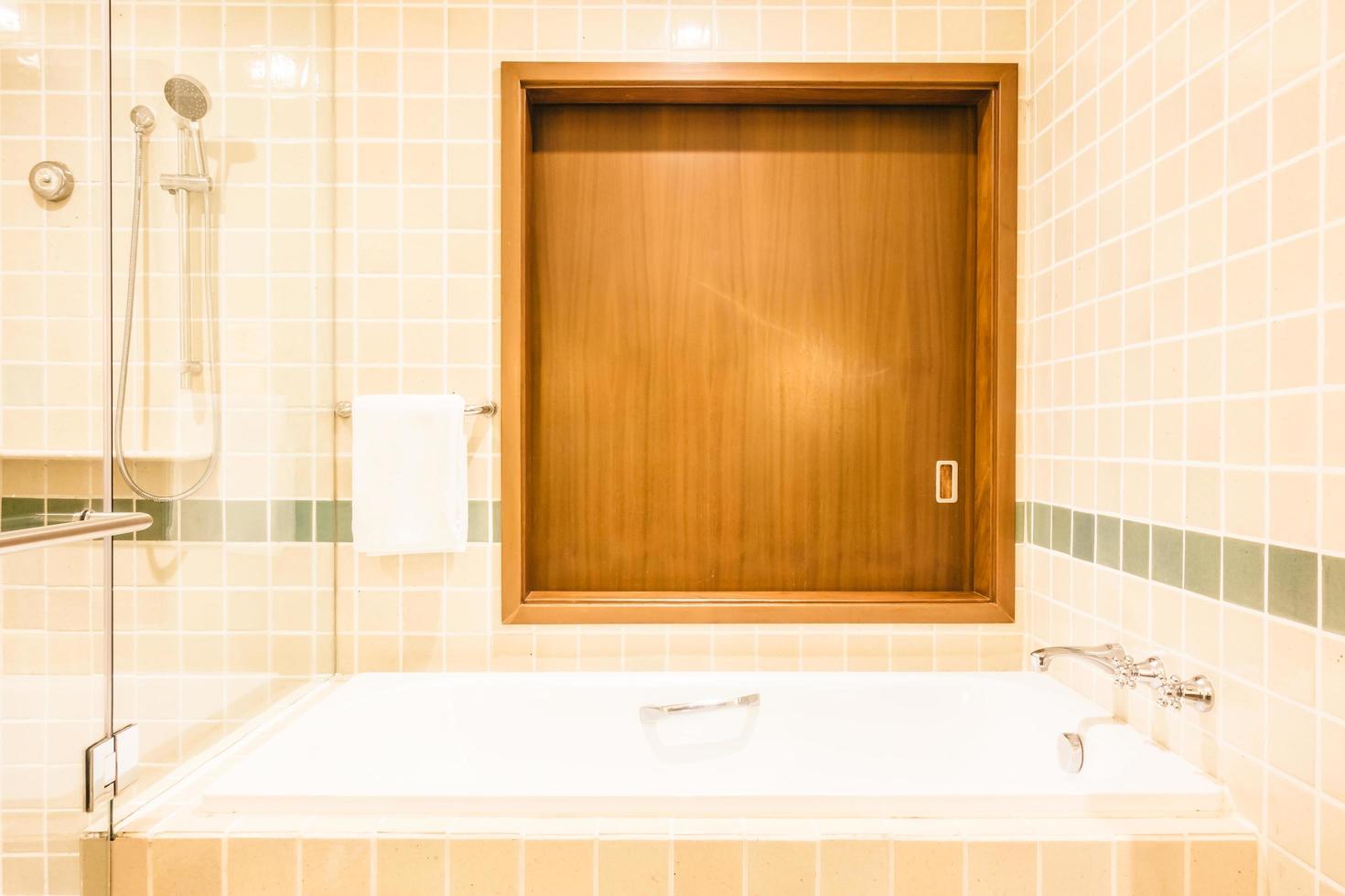 bañera y cabina de ducha foto