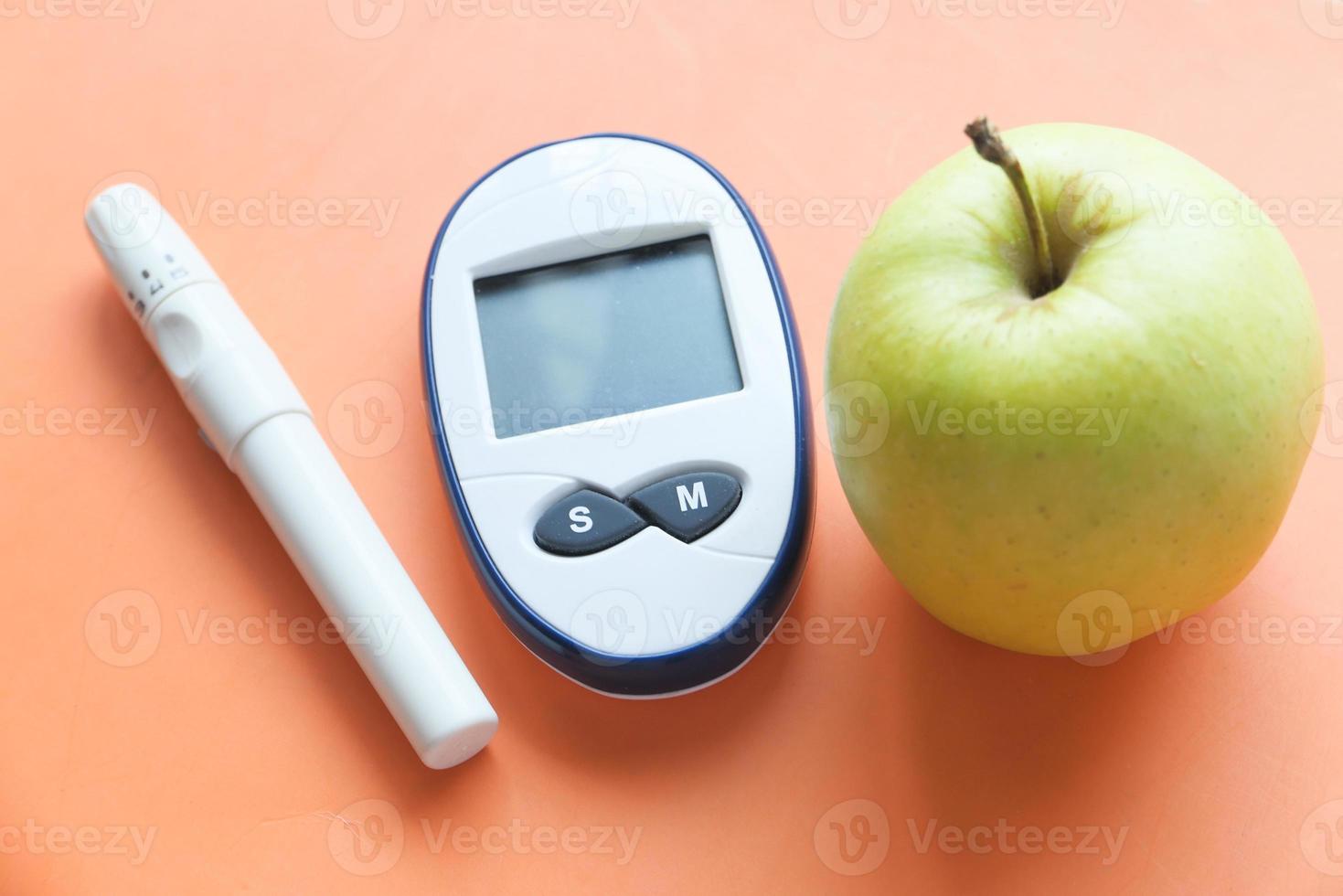 Diabetic monitoring tools photo