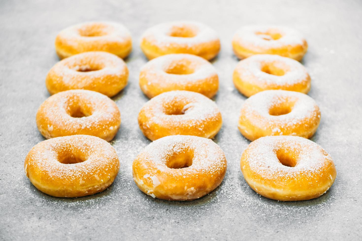 postre dulce con muchas rosquillas foto