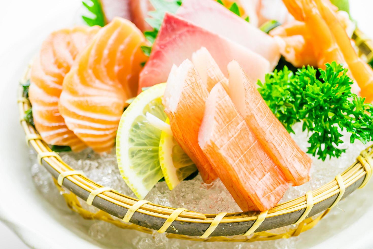 conjunto de sashimi mixto foto