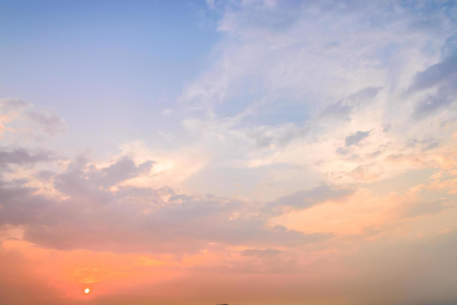 nubes al atardecer foto