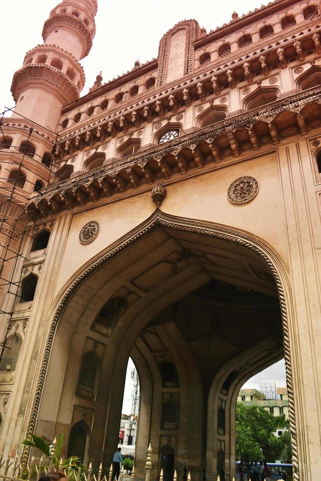 hyderabad, india 2019- mezquita y monumento charminar foto