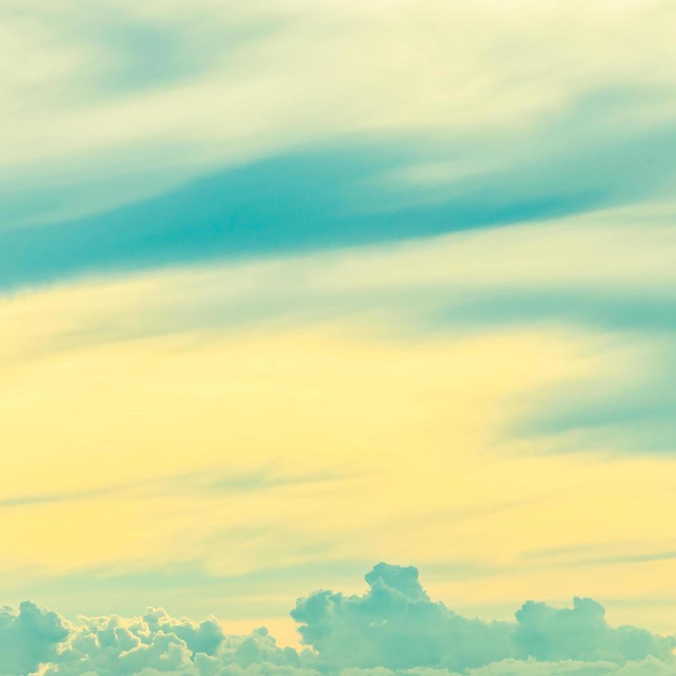 nube en el fondo del cielo foto