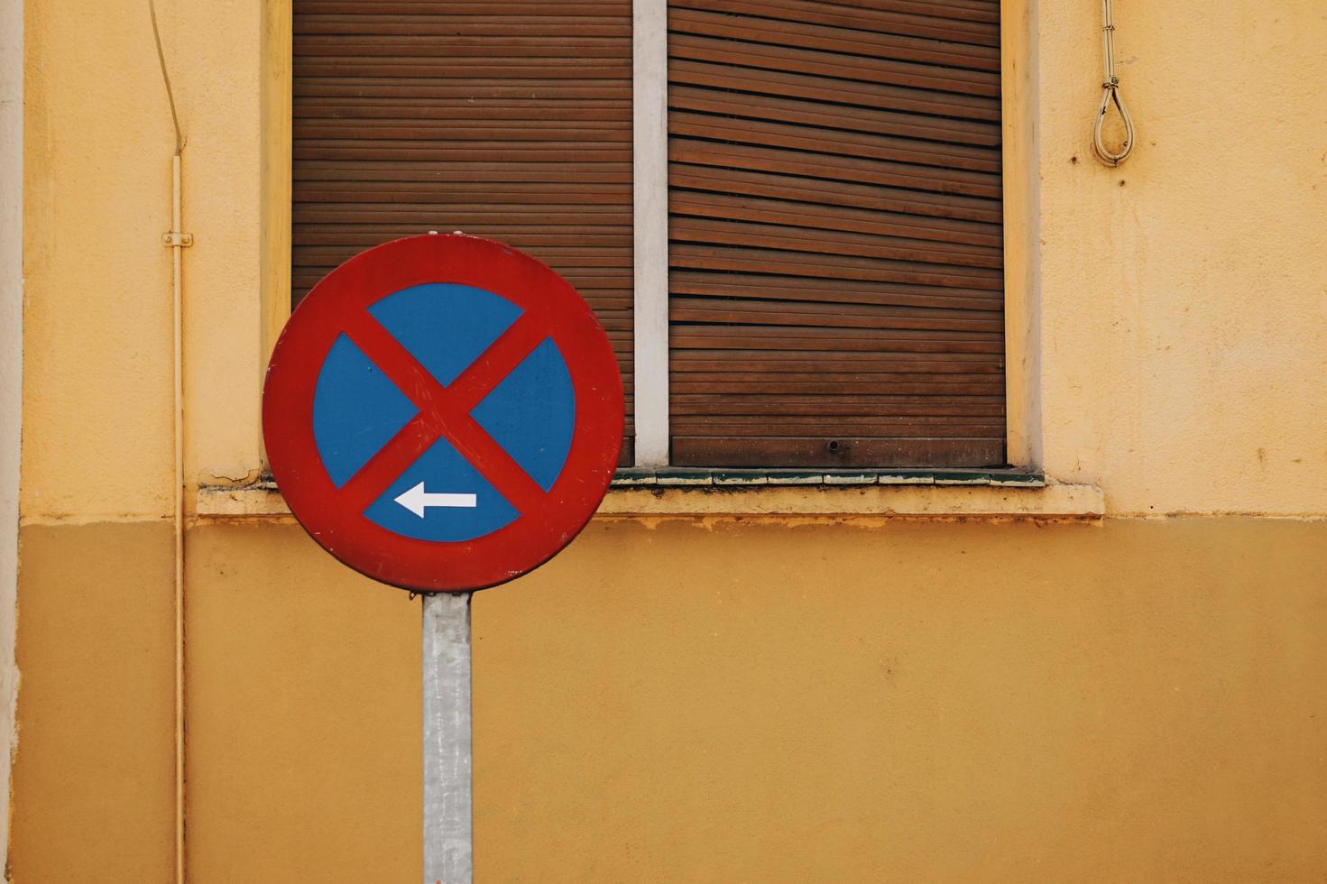 no hay señal de tráfico en la zona de estacionamiento foto