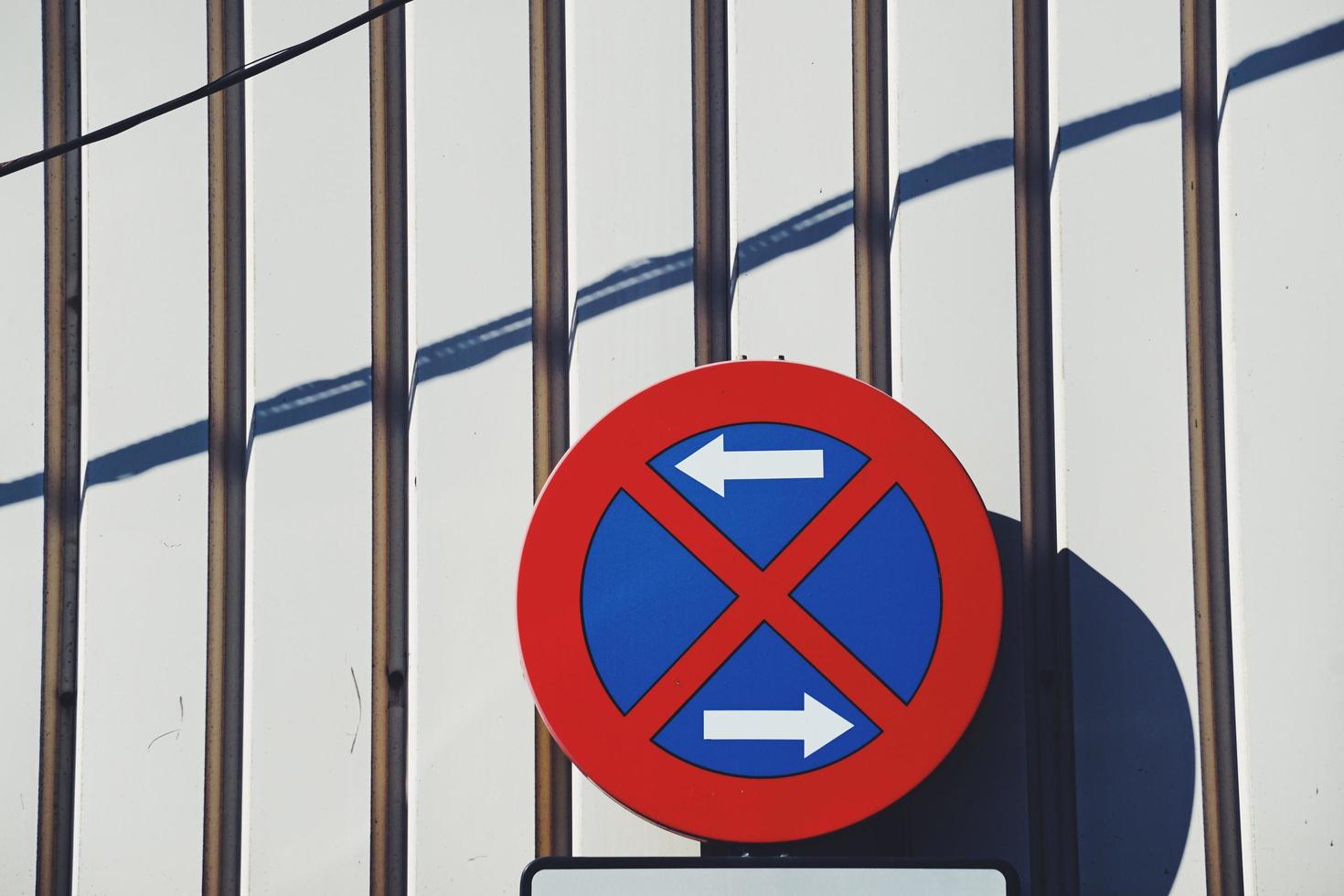 no hay señal de tráfico en la zona de estacionamiento foto