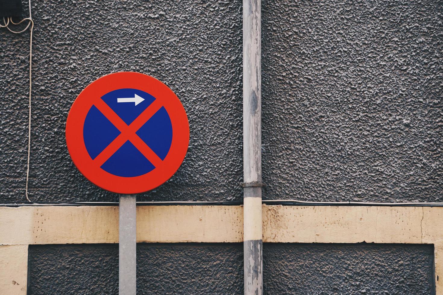 no hay señal de tráfico en la zona de estacionamiento foto