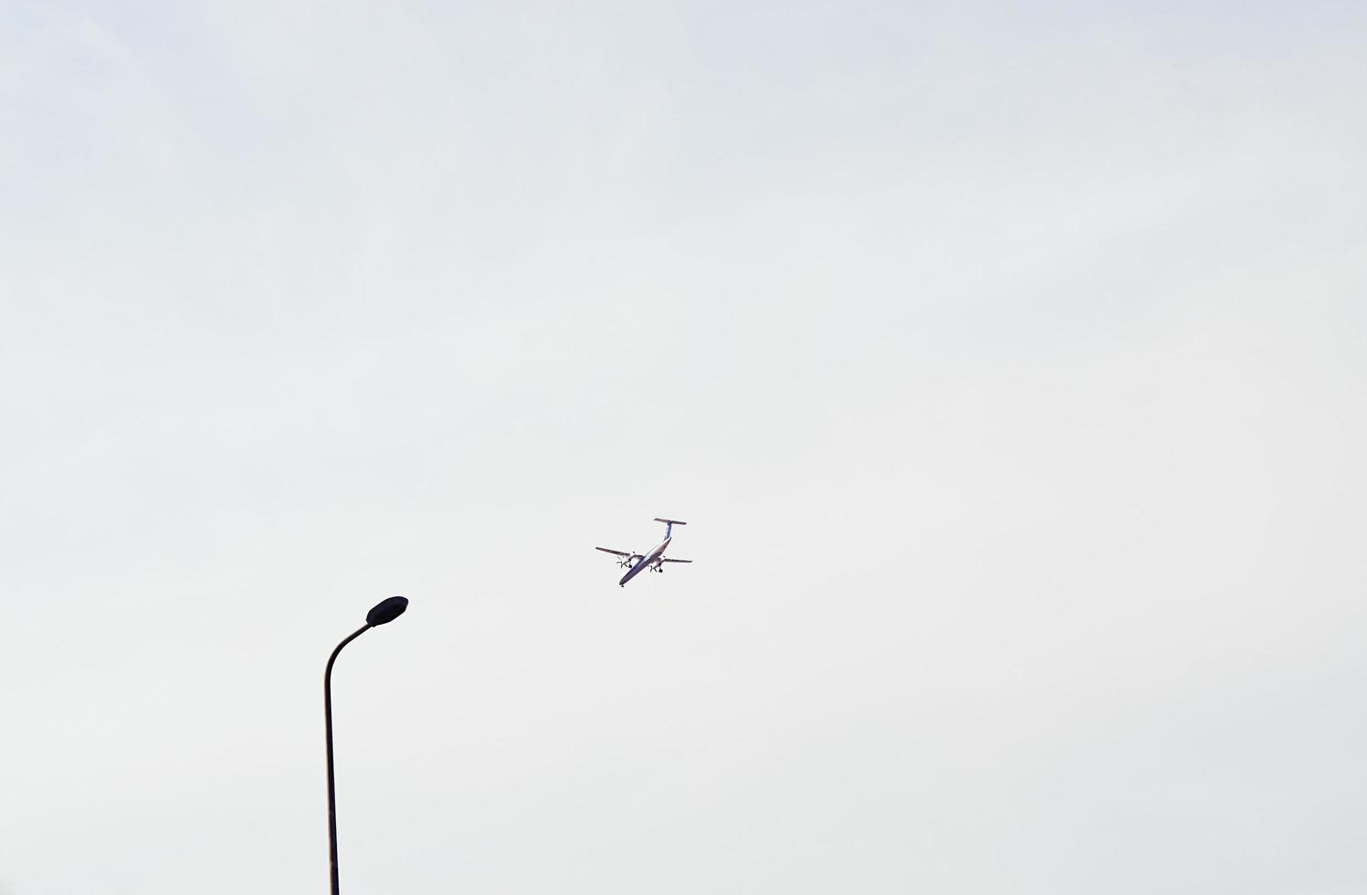 airplane in mid air photo