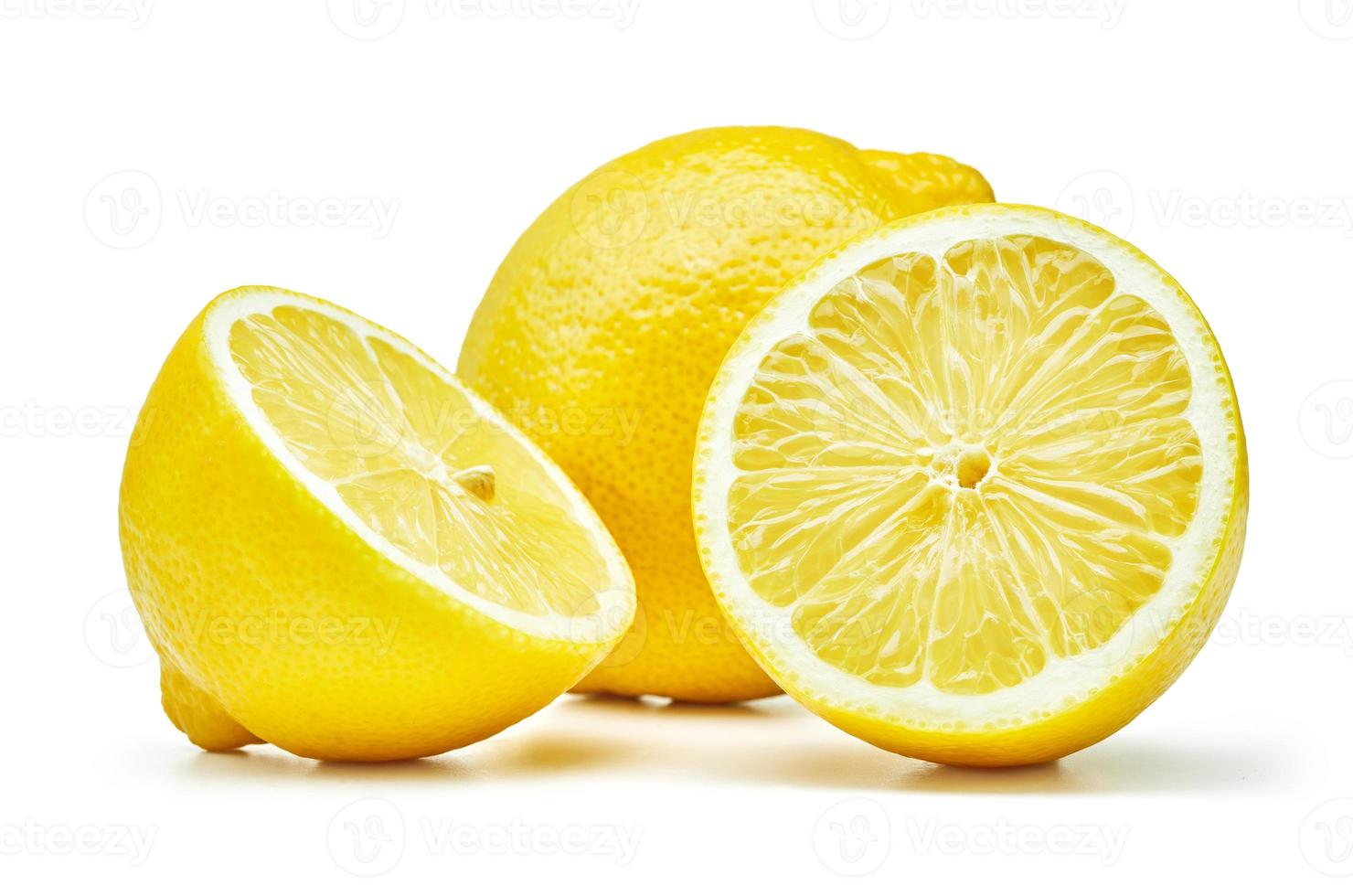 Frutas frescas de limón aislado sobre fondo blanco. foto