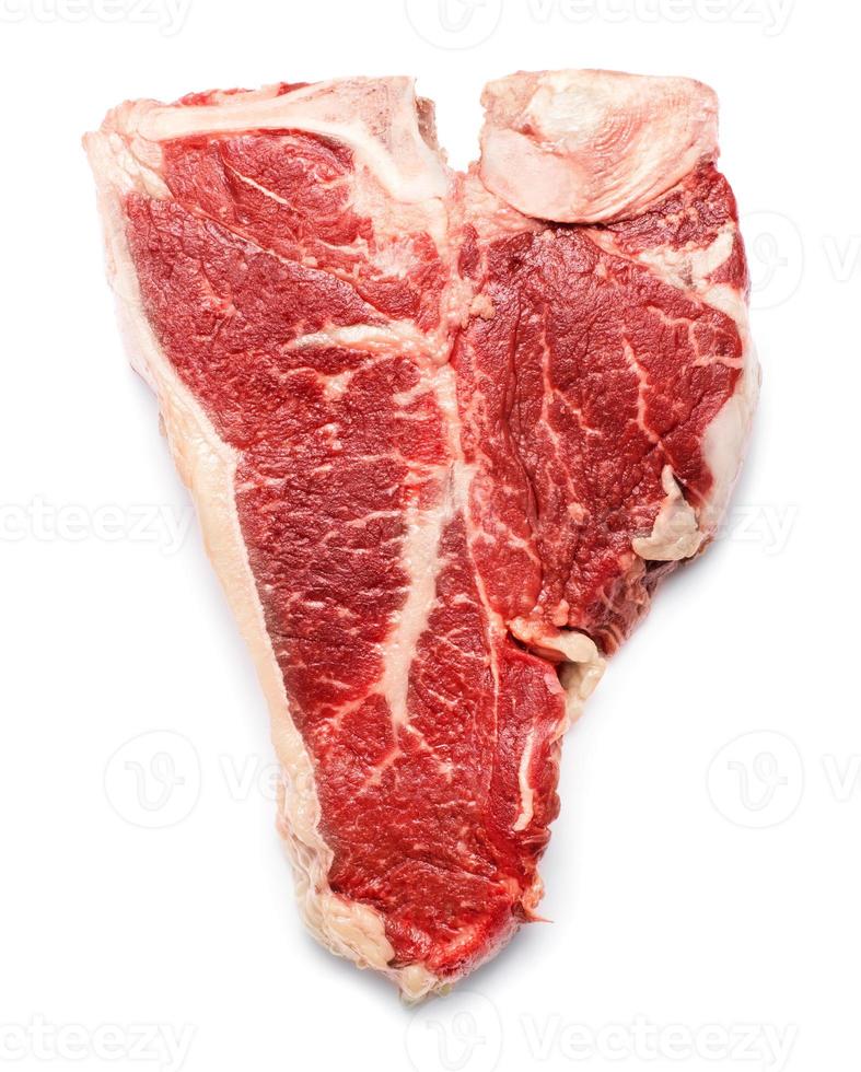 carne cruda aislado sobre fondo blanco foto