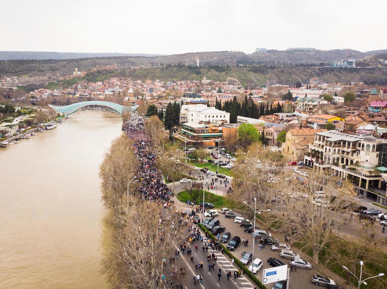 tbilisi, georgia - 9 de abril de 2021, personas en una protesta pacífica. foto