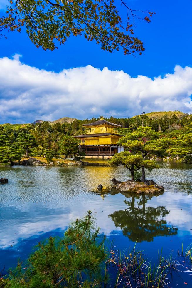 templo kinkakuji en kyoto, japón foto